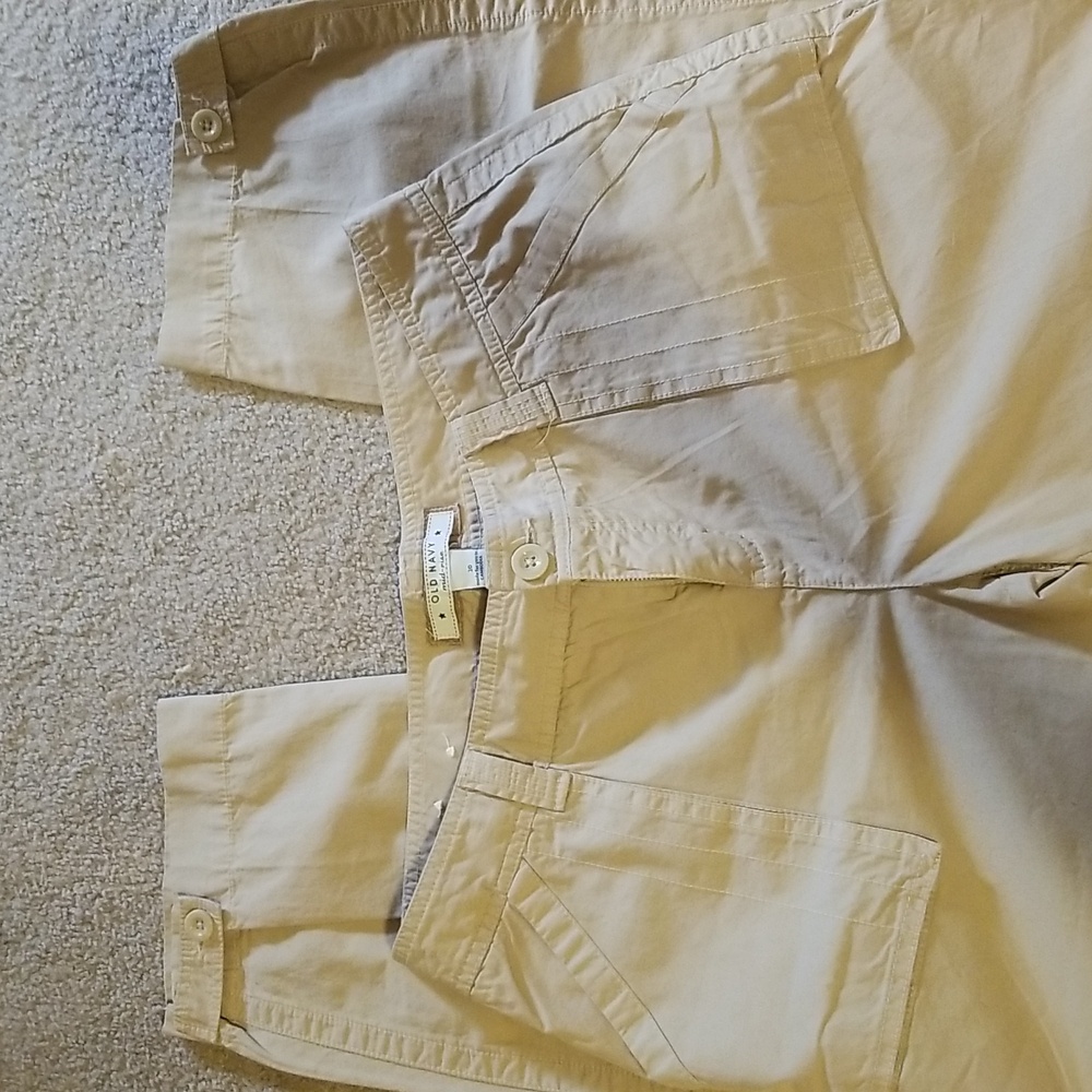 Old Navy Mid Rise Size 10 Short Pants.